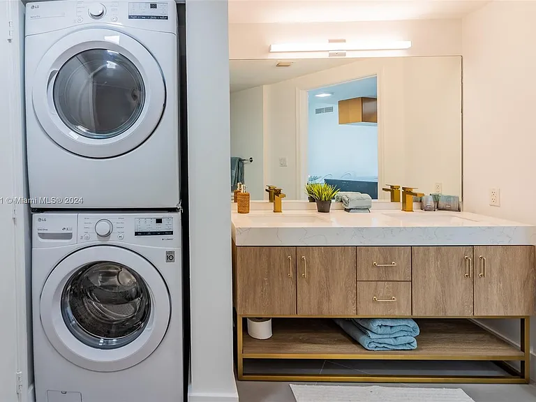 1750 N Bayshore Dr #3201 — Photo 30