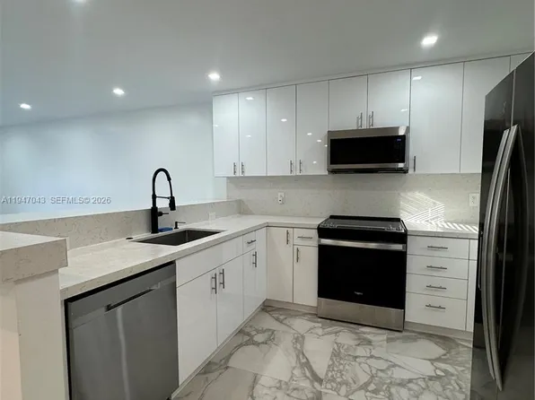 4100 N 58th Ave APT 211, Hollywood, FL 33021