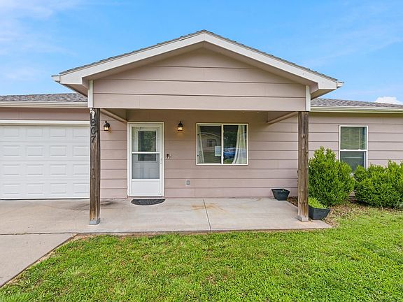 2nd image of 607 Jerry Dr