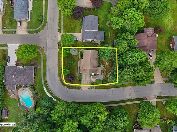 3rd image of 1660 Squaw Creek Dr