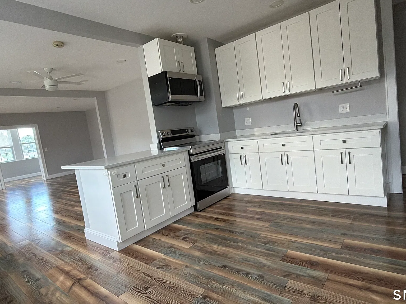 3 bed, 1.0 bath, 1700 sqft, $2,600 — Photo 2