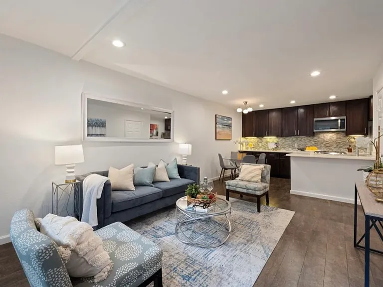 385 Mandarin Dr #5 — Photo 1