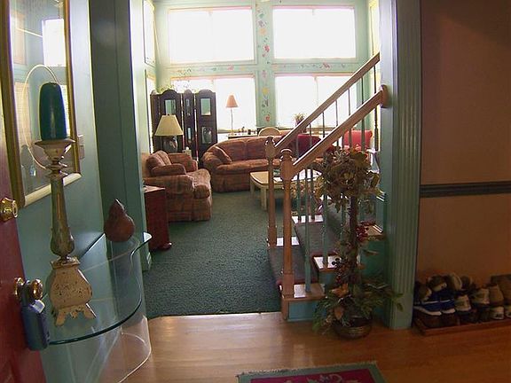 3rd image of 1348 Glenview Dr