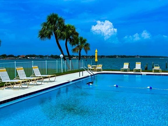 3rd image of 7310 Sunshine Skyway Ln S