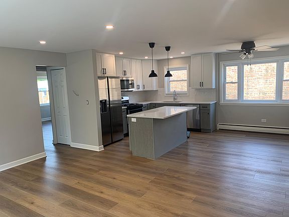 view of eat-in kitchen
