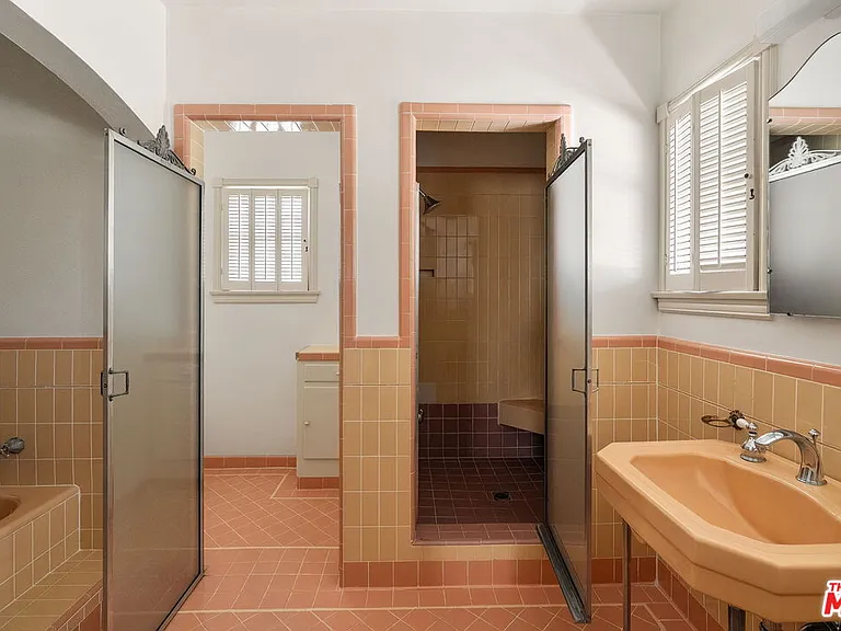 1063 Selby Ave — Photo 11