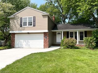 30511 Manhasset Dr, Bay Village, OH 44140