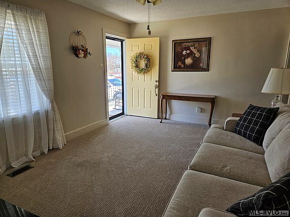 4th image of 708 E 12th St