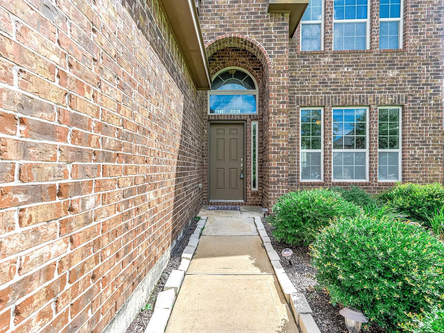 4 bed, 2.5 bath, 2584 sqft, $2,650 — Photo 4