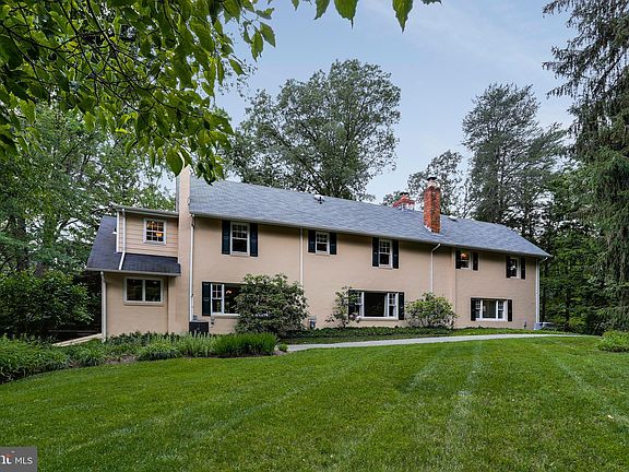2nd image of 704 Weybridge Cir