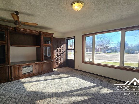 3rd image of 2209 N Apache Dr