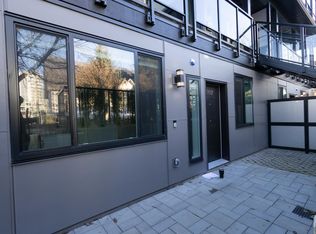 2122 E 32nd Ave #102, Vancouver, BC