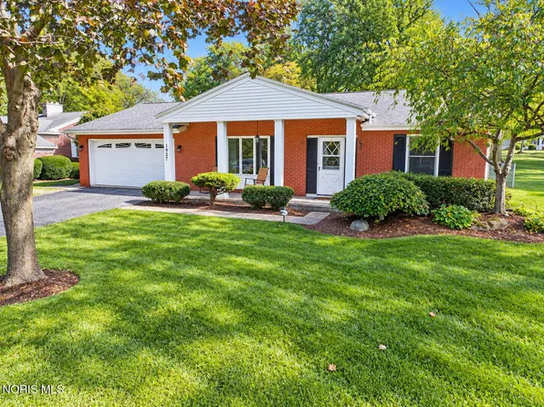 1927 Valley View Ter, Fremont, OH 43420