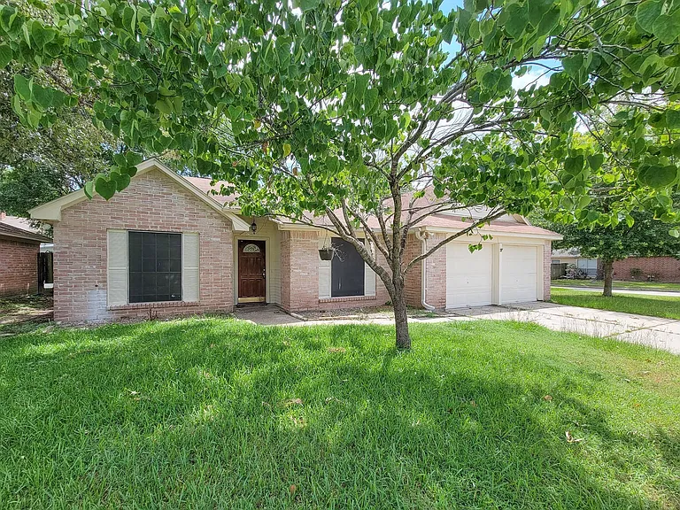 29002 Sedgefield St — Photo 1