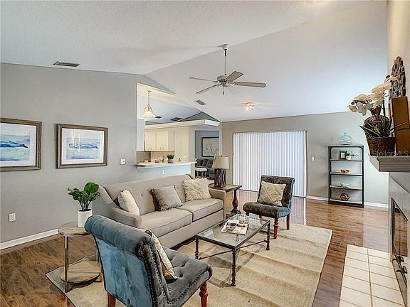 2nd image of 3132 Shoreline Dr