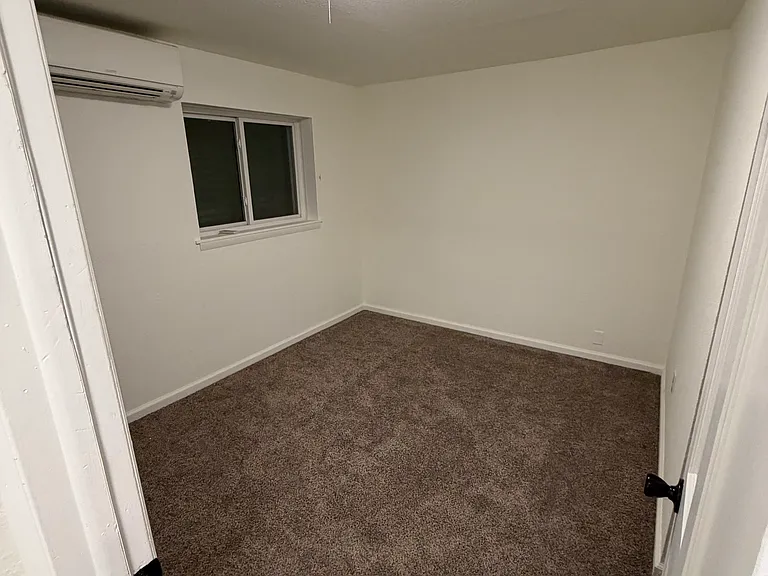 780 Excalibur St — Photo 36