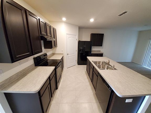5th image of 934 Summer Glen Dr
