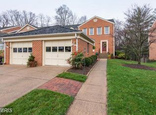 2912 Oakborough Sq, Oakton, VA 22124