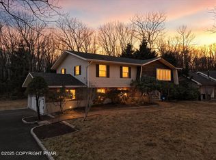 5 Cedar Rd, Mount Pocono, PA 18344