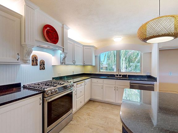 3rd image of 2137 Hillcrest Dr