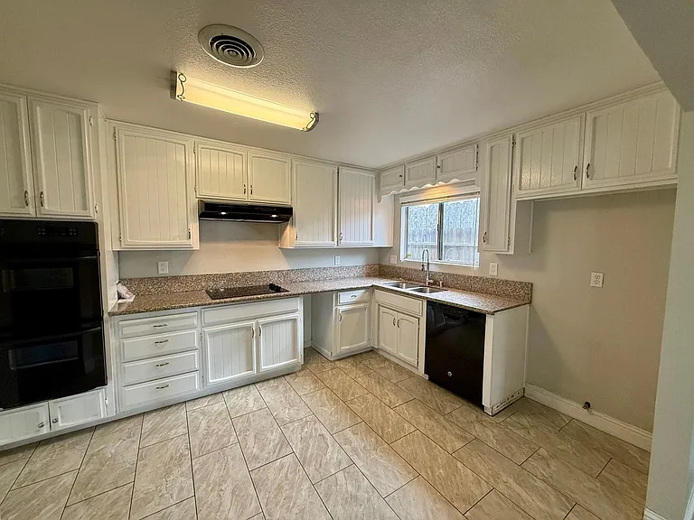 1405 Fransen Ln — Photo 14