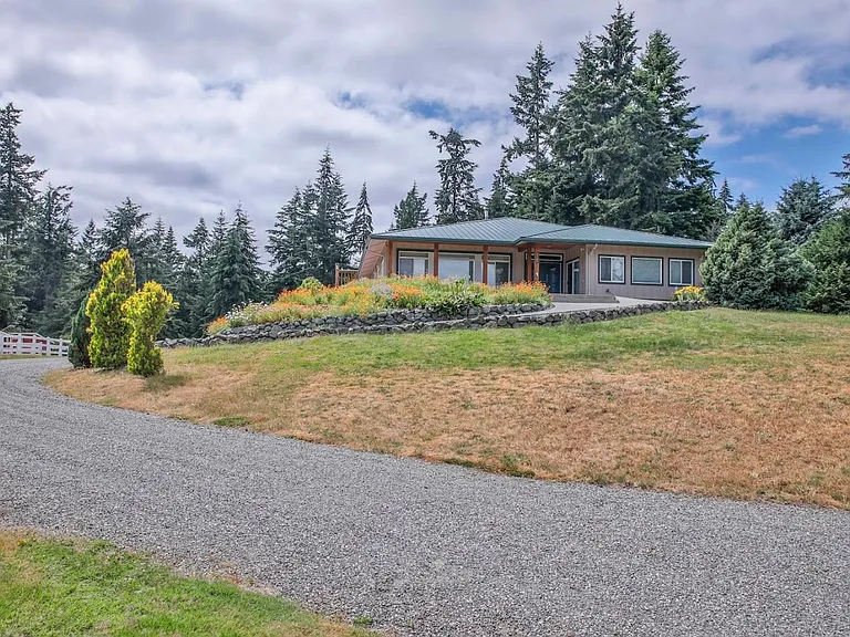 2385 Lake Forest Dr — Photo 4