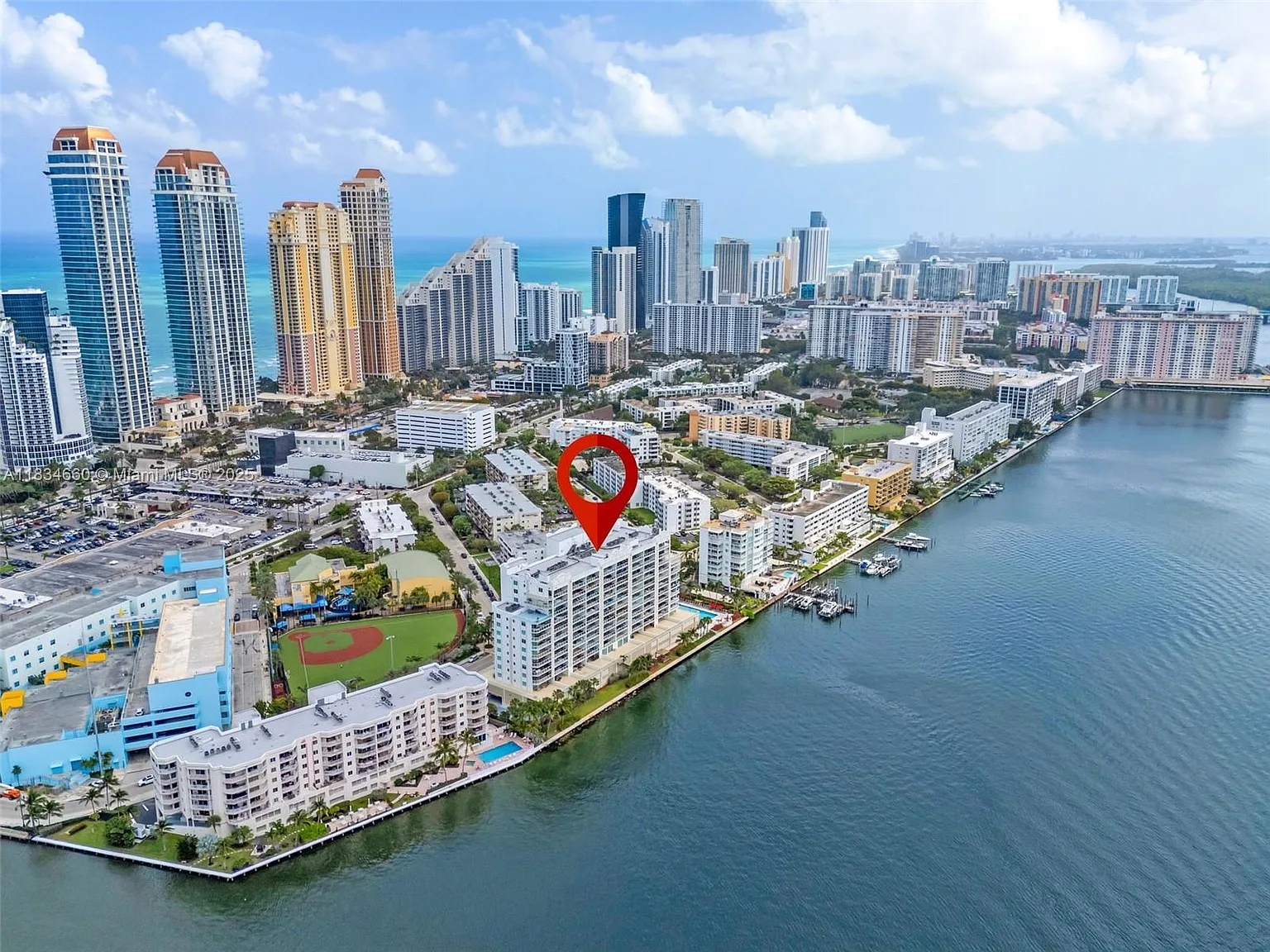 Marina Bay Club Condo Hot — Photo 4