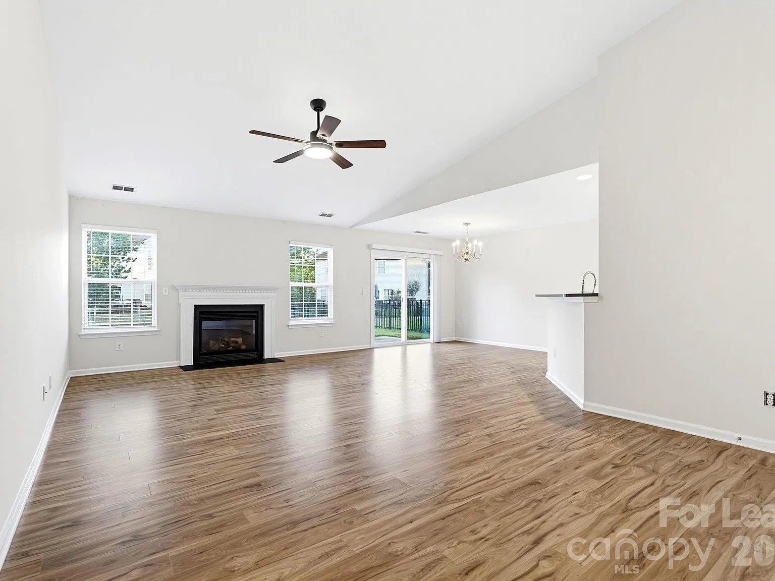 4 bed, 2.0 bath, 1715 sqft, $1,995 — Photo 2