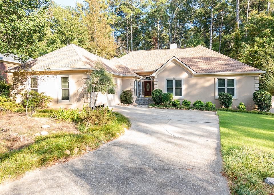 1st image of 221 Lakewood Dr