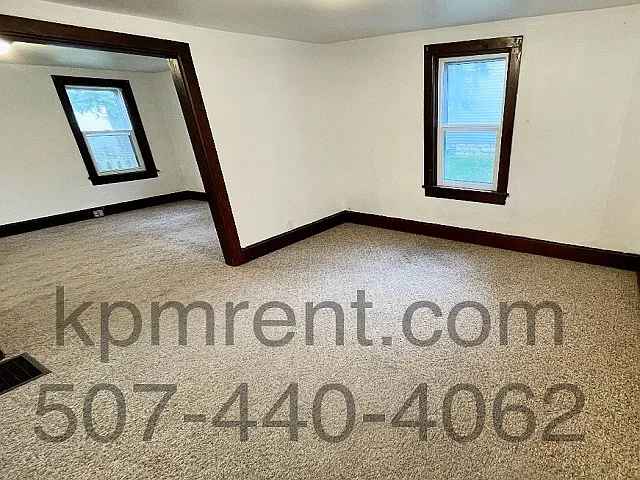 621 Oak St — Photo 4
