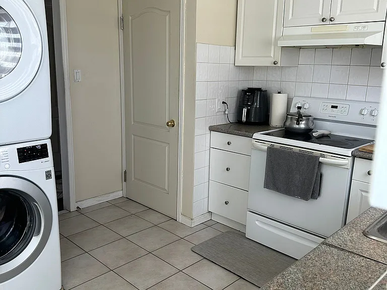 86 Earnscliffe Cir — Photo 9