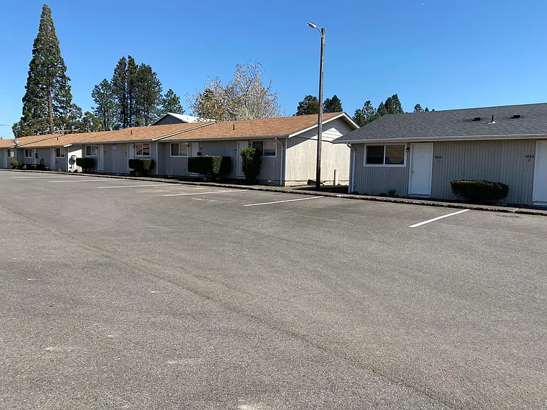 Middle Grove Apartments — Photo 17