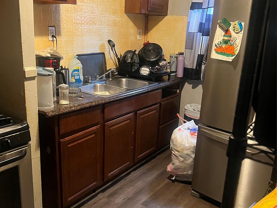 2nd image of 16906 Prairie St