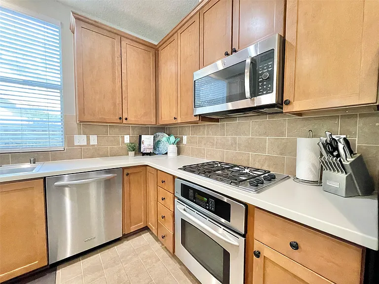 46 Flickering Sun Ct — Photo 25