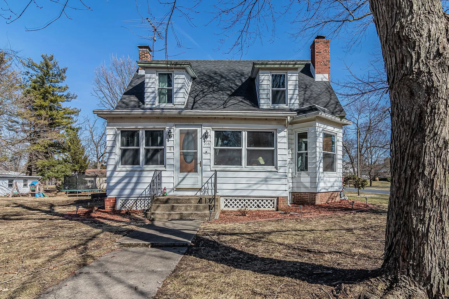 208 S Adams St photo 1