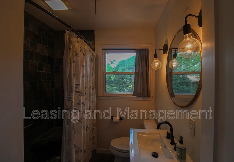 927 Holly Ct — Photo 9