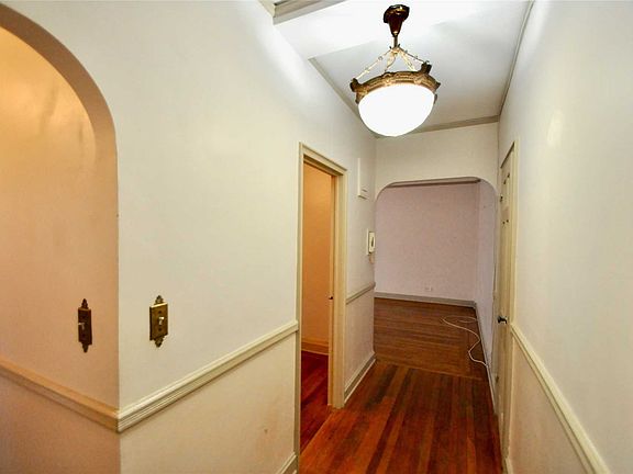 4th image of 14 Mulford Pl APT 3D