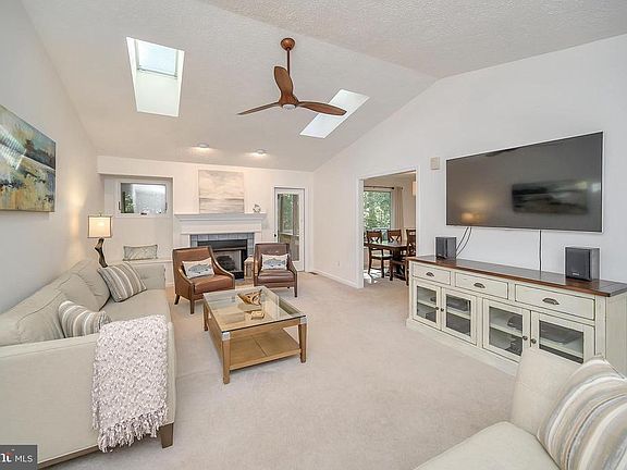 Vault Living Rm with Skylites