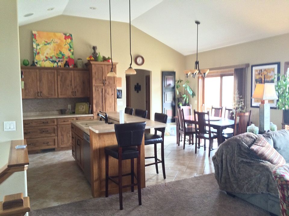 1st image of 925 Fox Valley Dr