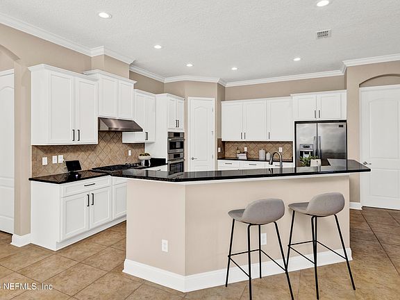 5th image of 309 MYRTLE BROOK Bend