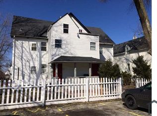 521 May St APT 2W, Waukegan, IL 60085