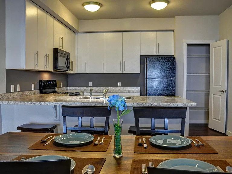 Emerald Ridge Apartments & Townhomes — Photo 17