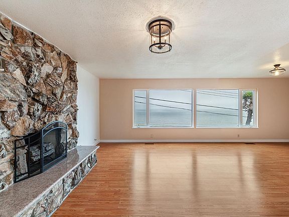 5th image of 1379 Skyline Dr
