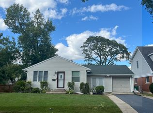 11 Elizabeth Ct, Lombard, IL 60148