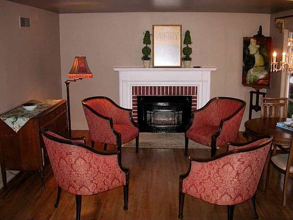 front room w/gas frplace