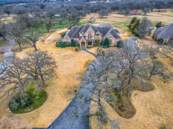 8341 Ashbriar Ln, Fort Worth, TX 76126