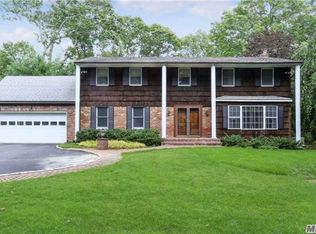 6 Hickory Hill Rd, Dix Hills, NY 11746