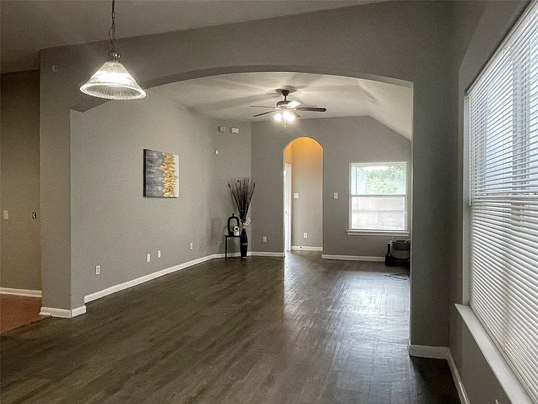 811 Forest Hillside Ln — Photo 8