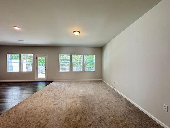 5th image of 867 McKenzie Park Ter