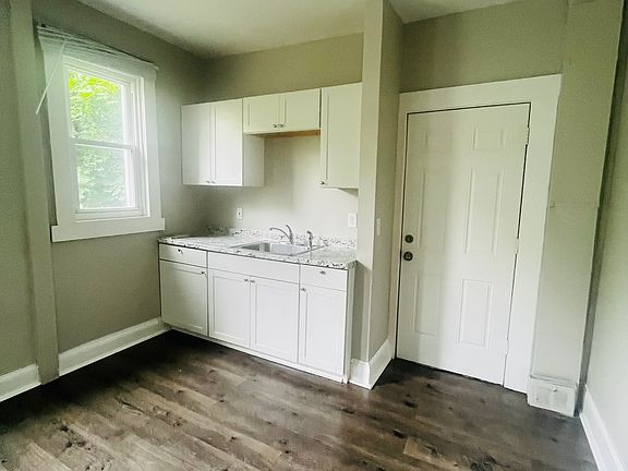 5th image of 622 Winchester Ave #2